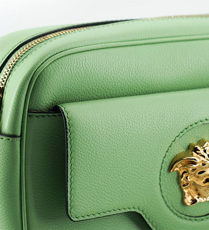 Borsa per fotocamera Versace elegante in pelle verde menta